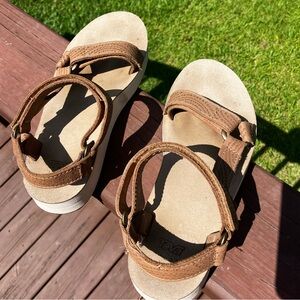 Teva Midform Universal Geometric Sandals Size 8 Great Condition!